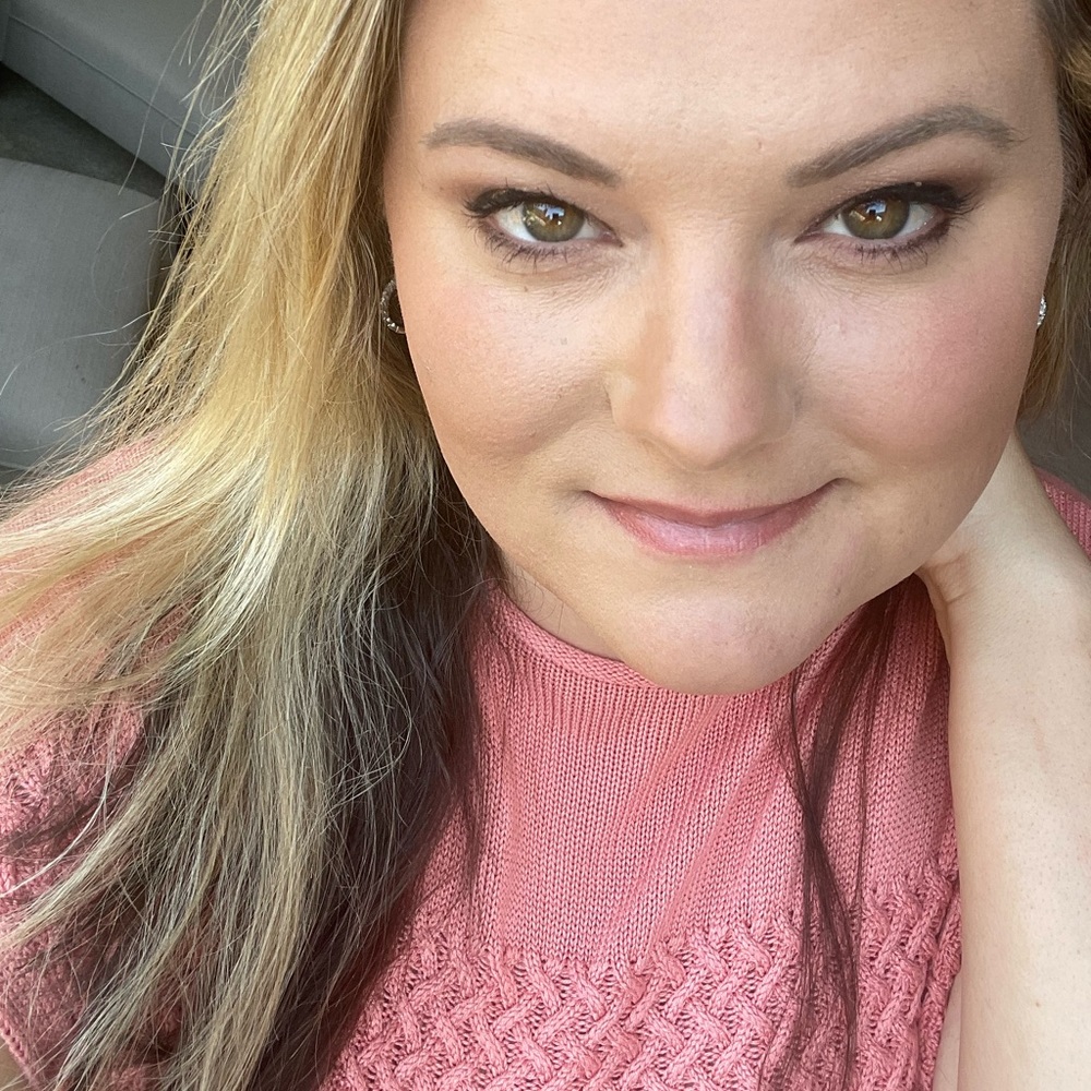 Meet your Posher, Hilary